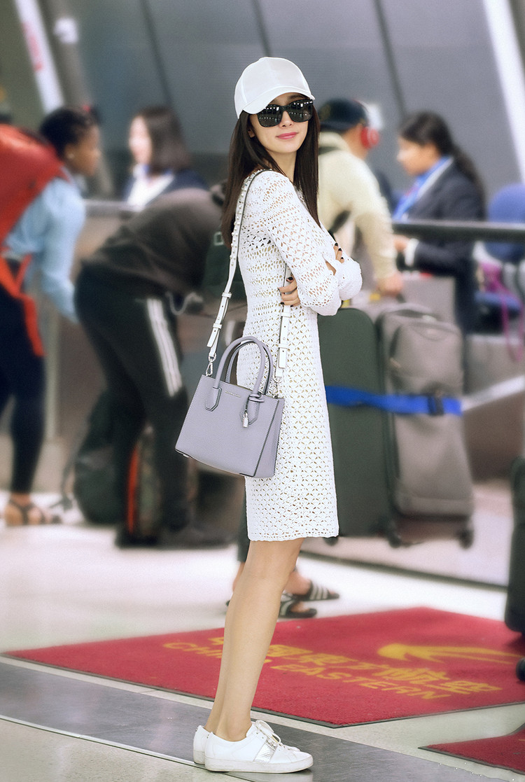 杨幂mk同款哪个颜色好看,深扒杨幂穿过的平价单品