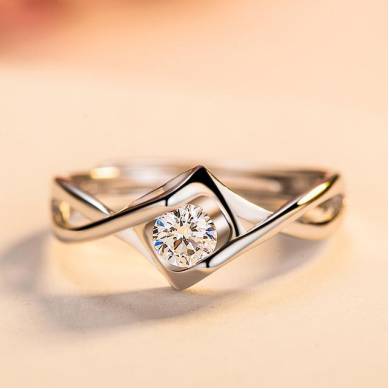 女士黄金戒指有什么讲究,珠宝戒指佩戴的讲究