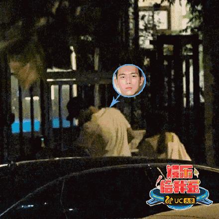 李现女友疑曝光，饭后一同回公寓，女方曾是校花