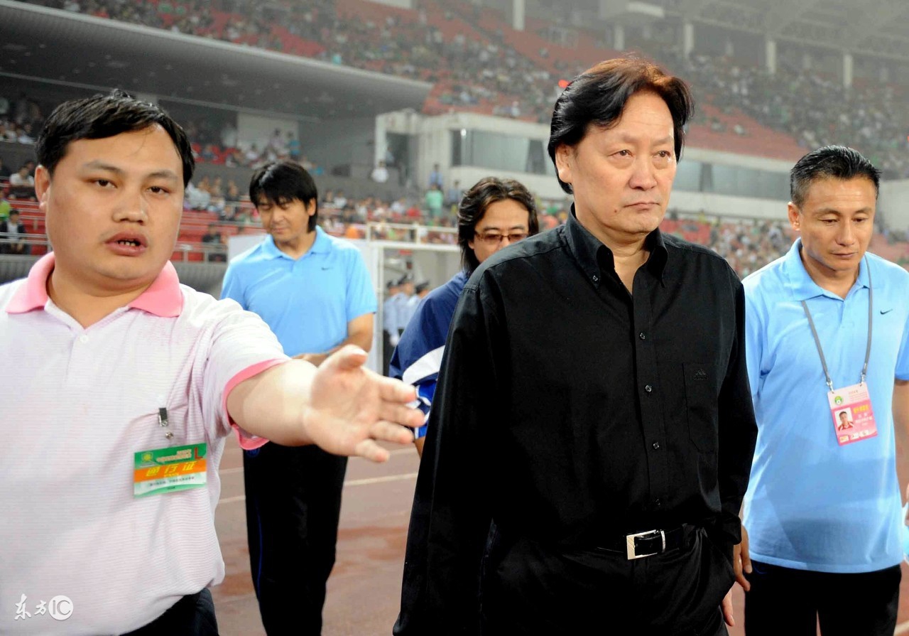 他培养了大量国脚却是被骂得最惨的国足主帅，如今成上海足协主席