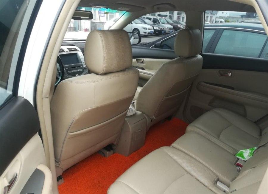 新车落地价9.5万,现在仅标价5万,无钥匙进入,后排放倒能当床