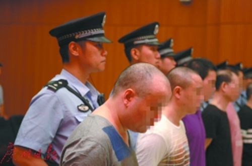 广州天河区检察院成功起诉“英国卫裤”特大电信诈骗案 119人获刑