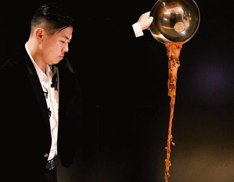 海归老板放弃百万年薪，怒倒600份汤底为找纯正的成都串串味道