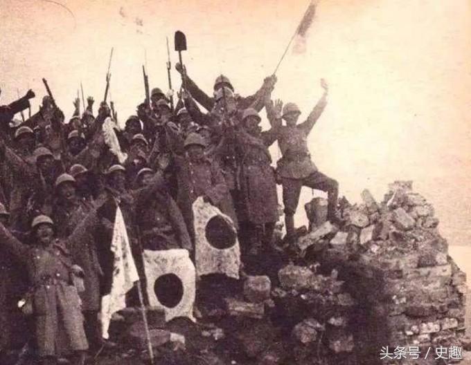 鬼子用的三八大盖里面到底是什么,抗日战争时期日军头盔有什么用