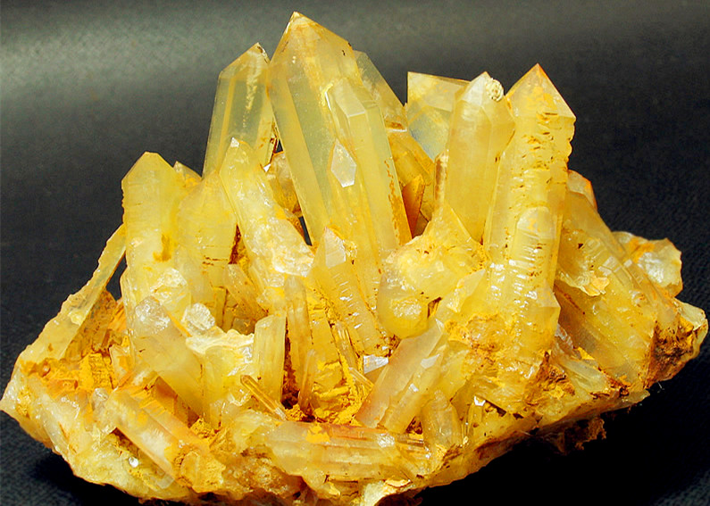 晶莹剔透的水晶-其莹如水，其坚如玉