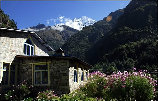 珠穆朗玛峰西坡大本营海拔多少,海拔最高的山峰是珠穆朗玛峰