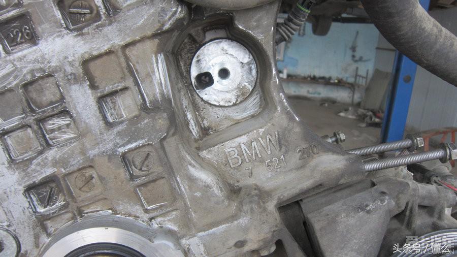 宝马320li发动机烧机油怎么修,宝马320i烧机油最佳解决方案