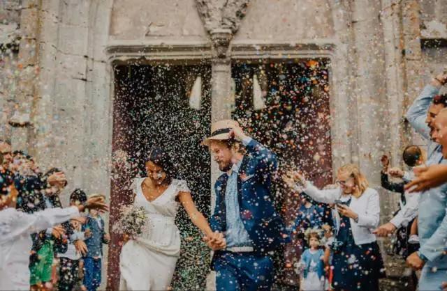 咫尺光年爱如初见意思,咫尺光年爱如初见什么意思