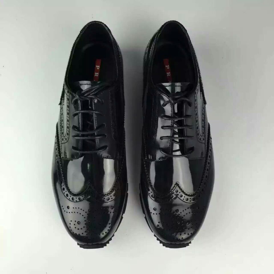 prada衣服新款主推系列 (prada中古款跟专柜款白标一样吗)