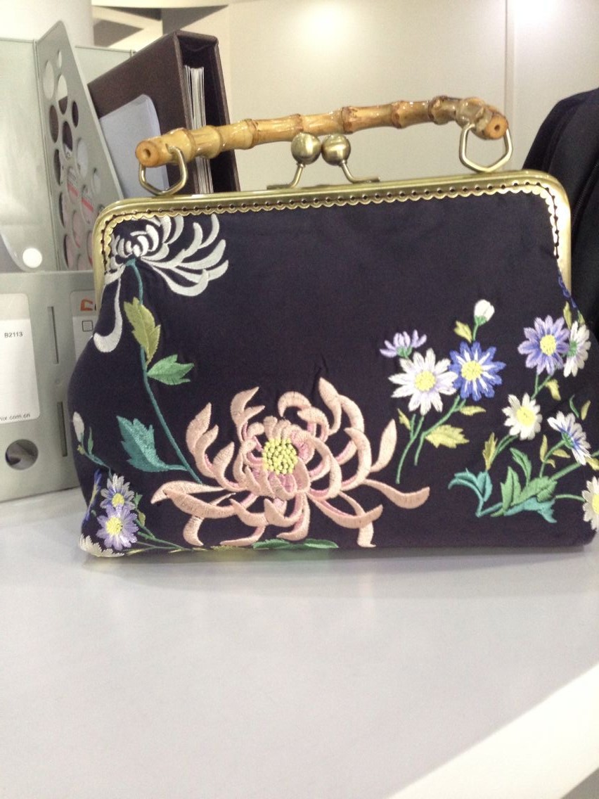 说到做到,小编iPhoneSE开箱,iPhone去哪买?