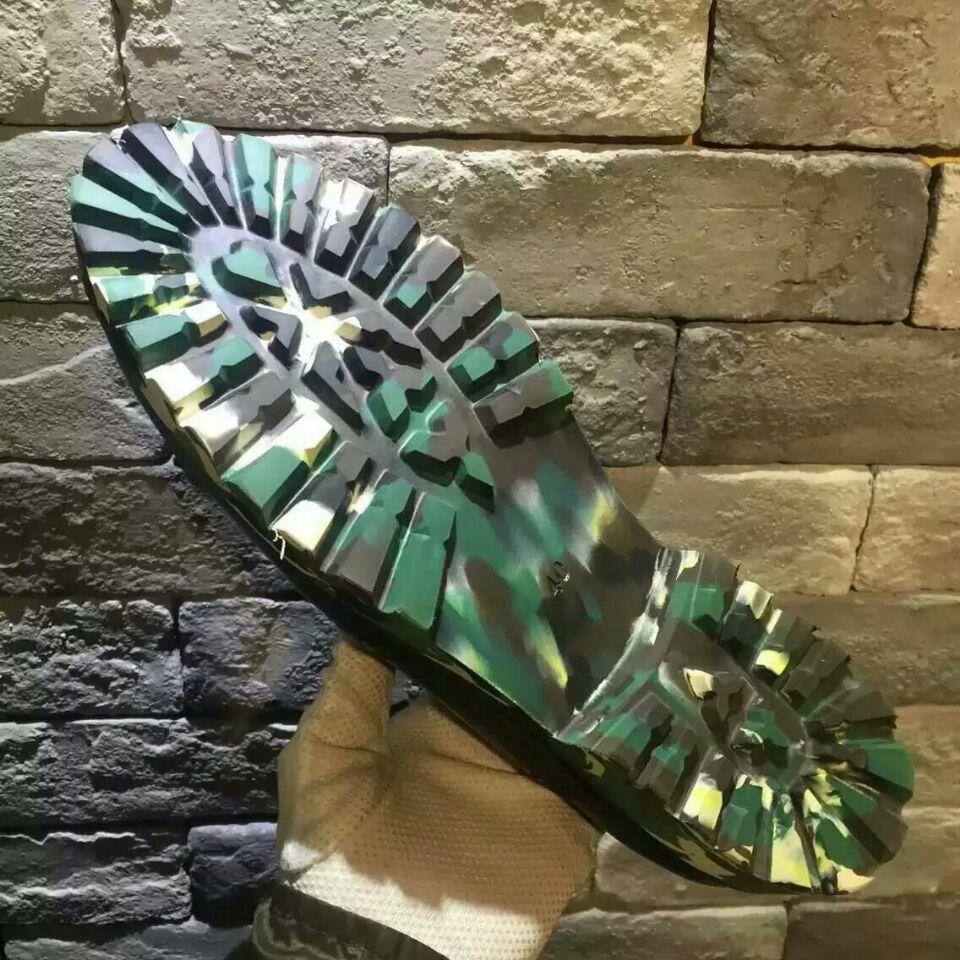 prada衣服新款主推系列 (prada中古款跟专柜款白标一样吗)