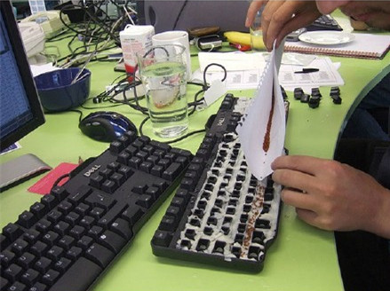 隔壁的他们愚人节竟然这样玩,吓得我瓜子都掉了...