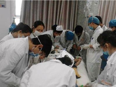 6岁女童半夜口渴结果却误喝了“硫酸”，原来是爸爸的习惯所害