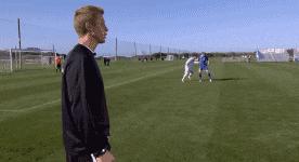 能做好两件事:盯人与解围,你就是个优秀中后卫