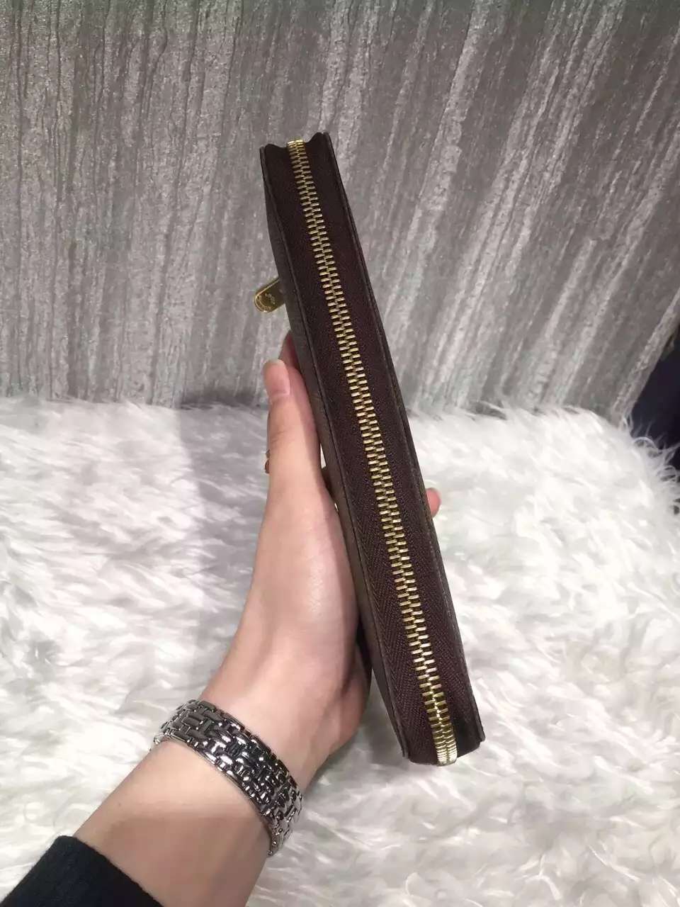 lv怎么看真假,怎么看lv真假腰包