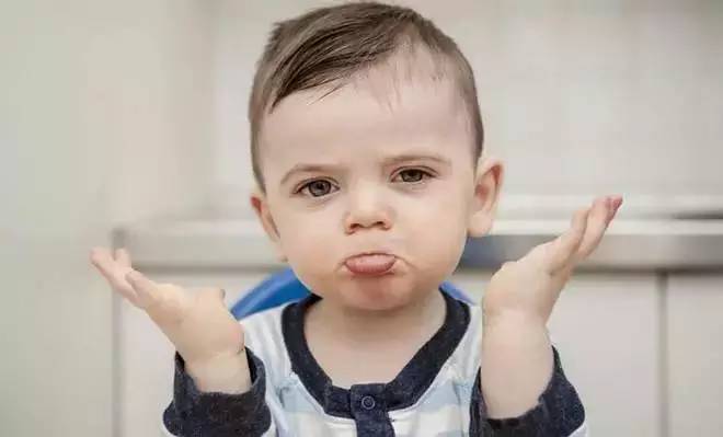 宝宝不爱喝水放点什么,宝宝不爱喝水妈妈一个小妙招解决