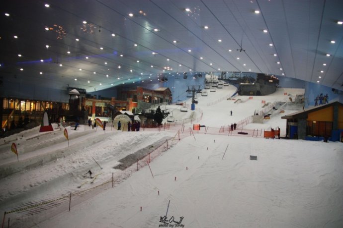 乘着地铁，乐购迪拜