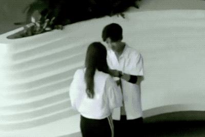 鹿晗和关晓彤官宣恋情了吗,现在鹿晗和关晓彤还是情侣关系吗