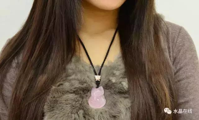 戴天然水晶功效是什么样的,戴纯天然水晶的利弊