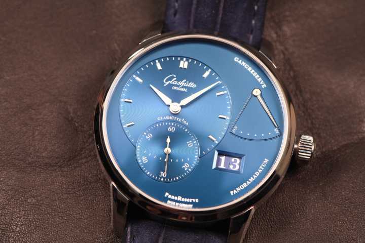 刚入职男士戴手表一般工资多少,刚入职买什么手表男