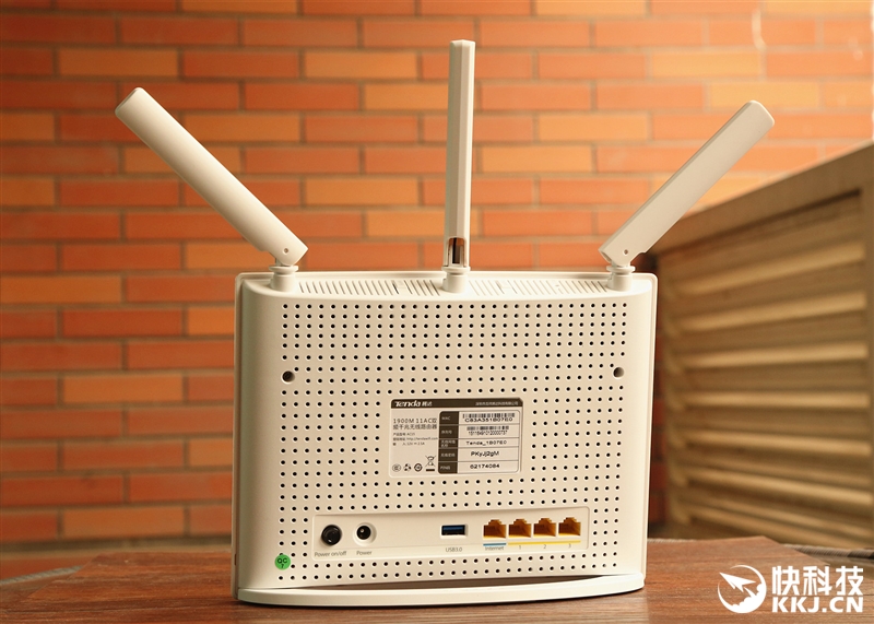 双频千兆ac1900,双频千兆无线路由器ac1200