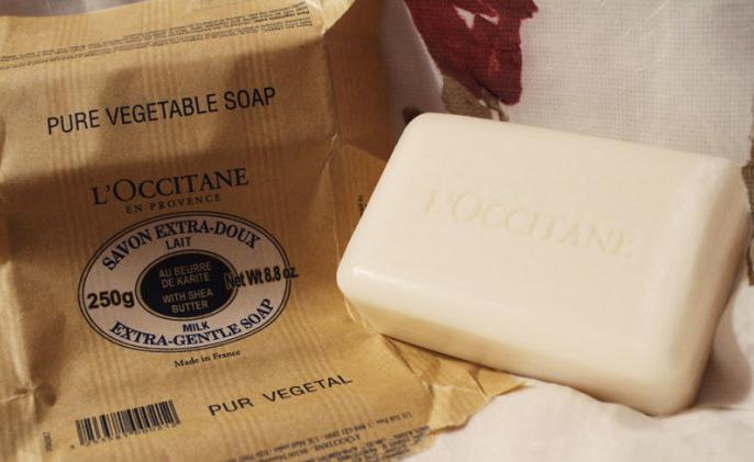 洗面奶和洁面皂哪个清洁力度强,洁面皂和洗面奶哪个更干净