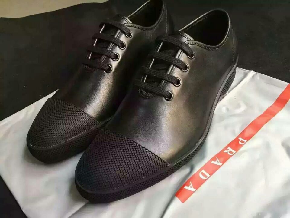 prada衣服新款主推系列 (prada中古款跟专柜款白标一样吗)