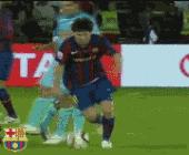 梅西过人加射门一气呵成,梅西过人慢动作分解教学