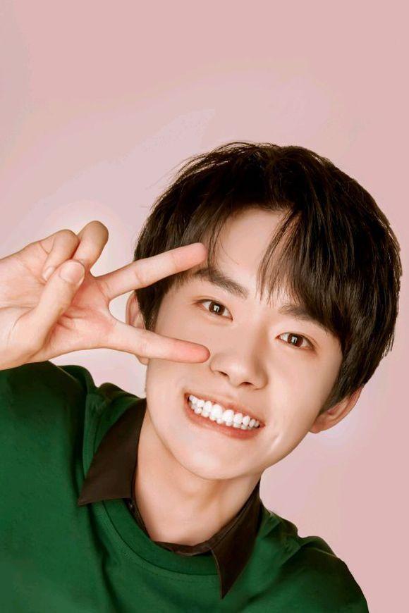 前辈对易烊千玺的评价最新,分享你很喜欢的易烊千玺图片