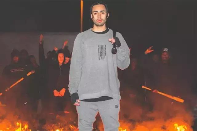 champion黑色和白色哪个好,champion复古低调