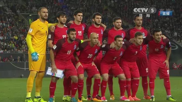 同样可以把球传到球门里，这样的德国队换上红色的衣服就是西班牙