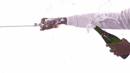 起泡酒三种开法,起泡酒怎么打开才会喷射