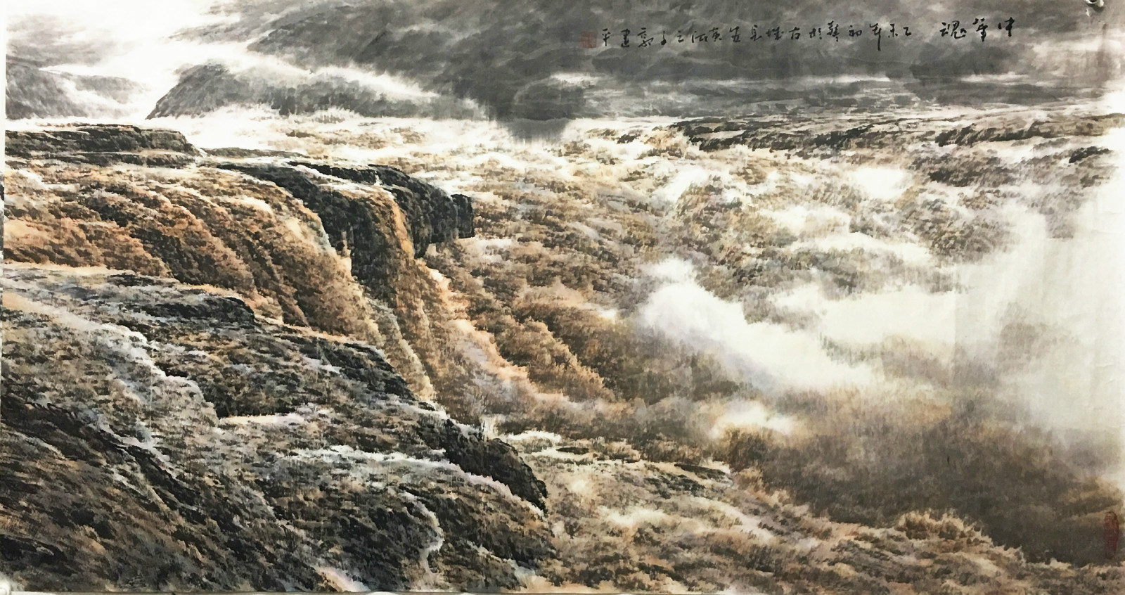 朝坊观瀑风雷间，九曲激浪生层烟——记画家郭建平