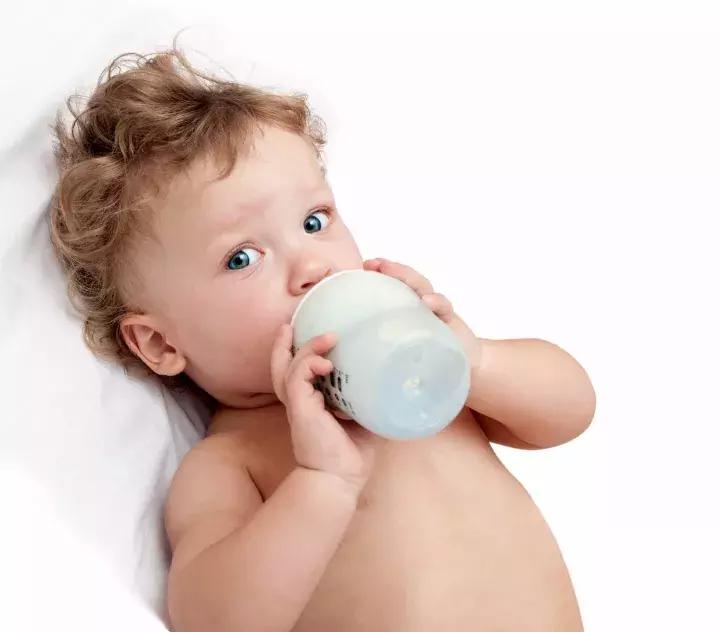 1岁小孩吃什么奶粉好,1岁孩子能喝什么奶