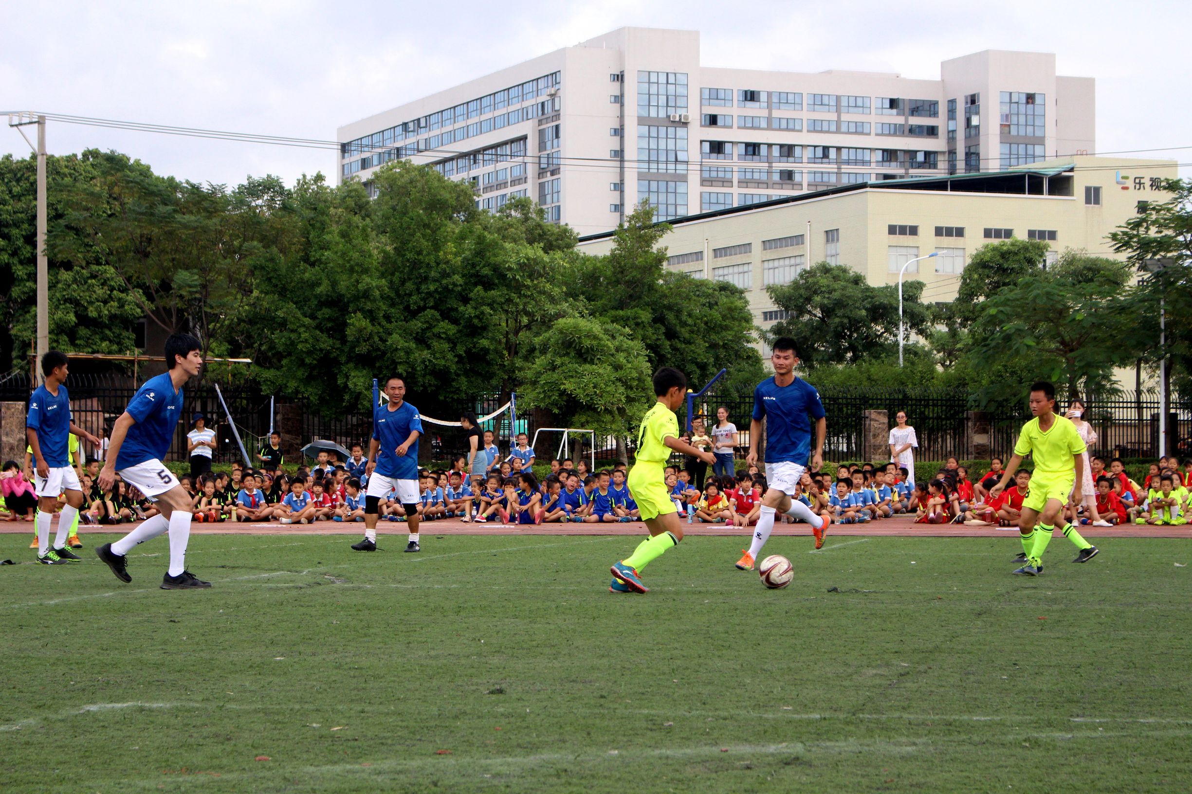 前进小学体艺节开幕式,赛罕区民族小学校园足球文化节