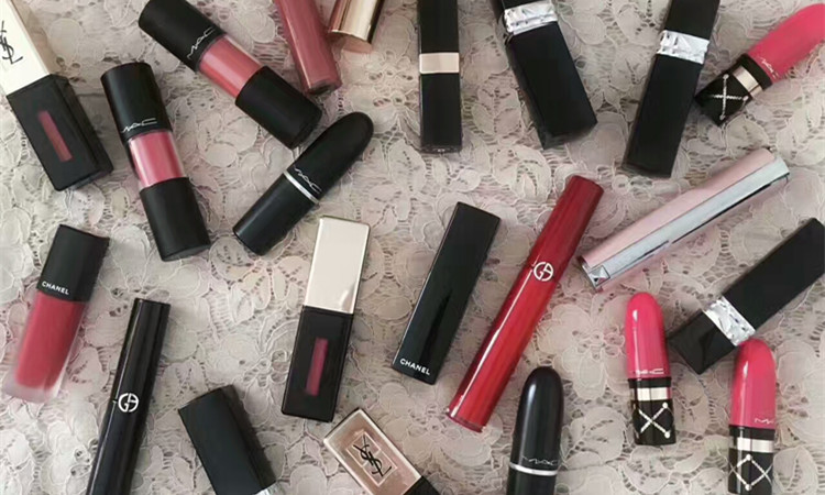 口红断了千万别扔一招变新,口红断了怎么变回原来的形状