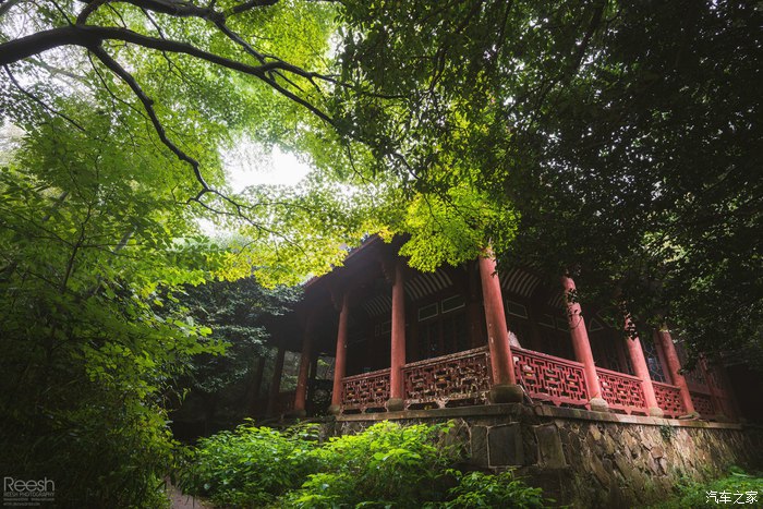 宝马X6,不谈性能如何!自驾遇上大雨还被拍成大片,颜值绝对够!