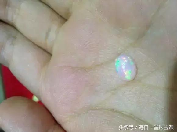 怎样挑选黑欧泊和白欧泊,如何挑选欧泊