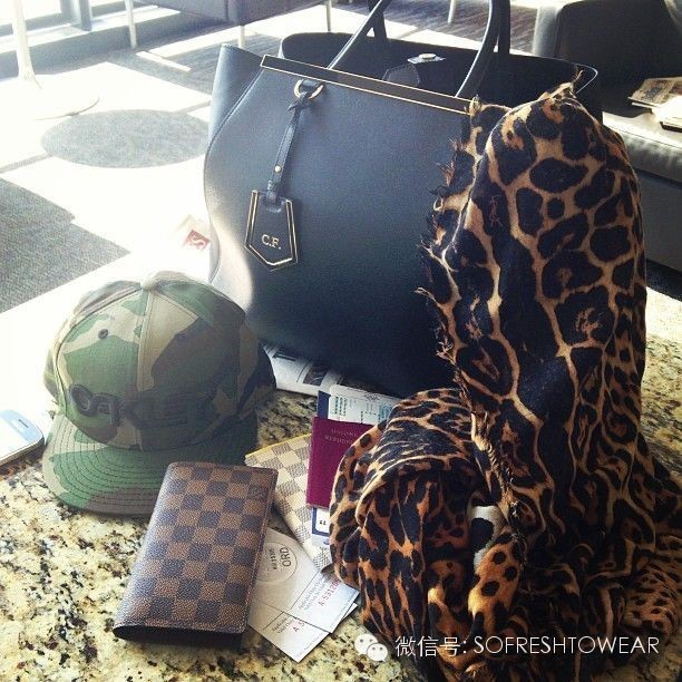 买钱包买拉链的还是不拉链的,买钱包