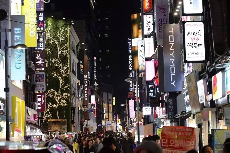 这里可能是唯一能够满足你吃到巨无霸海鲜和偶遇Runningman的地方了！