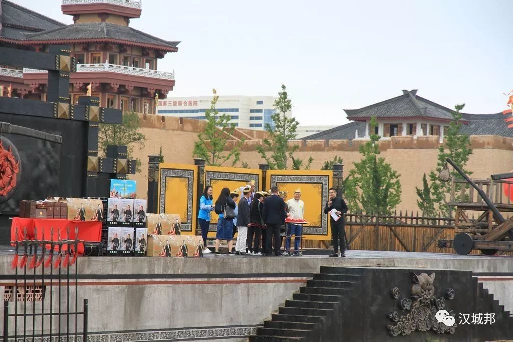 国庆假期迎来游客,国庆长假迎返程客流