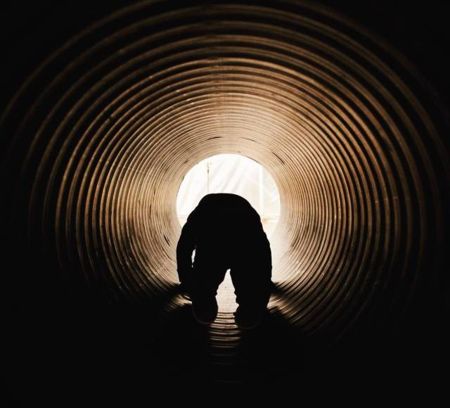 我们从此再也没有见过，很想再见她一面