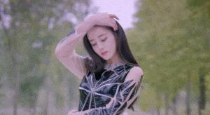 舔第二碗时，丈母娘拉我的手说：放这儿吧！等下我来洗