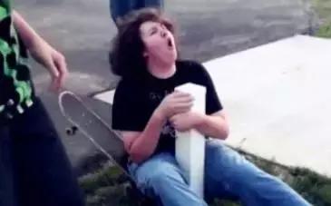 男性分娩到底有多痛,男人睾丸疼跟分娩疼痛对比