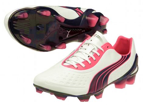 粉色足球鞋高帮全部都是粉红的,好看且实战好的足球鞋