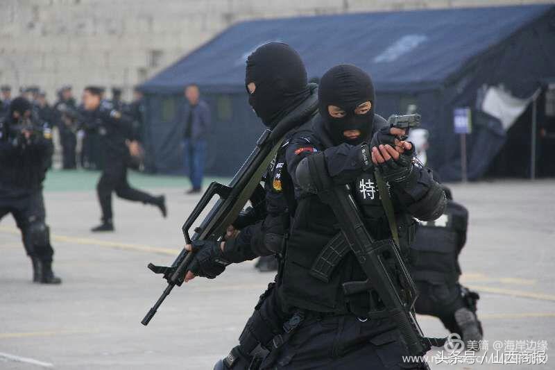 县公安局扎实开展警务实战大练兵,公安十九大忠诚保平安实战演练