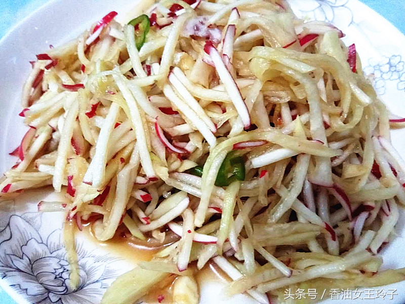 香菜拌红皮萝卜丝教程,芝麻盐凉拌萝卜丝