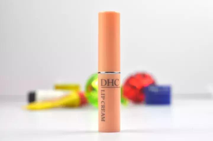 秋冬季节嘴唇干燥起皮怎么办,润唇膏夏季推荐