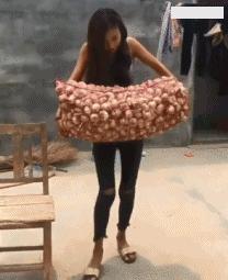 gif：孩子们，你们想知道第一个人是怎样出现的吗？