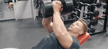 练胸肌哑铃只能卧推吗,练胸肌需不需要大重量